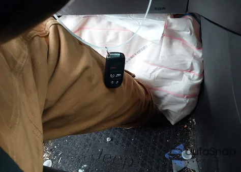 2019 Jeep Cherokee Latitude Plus 4X4 z USA, uszkodzony, nr VIN 1C4PJMLX9KD232099